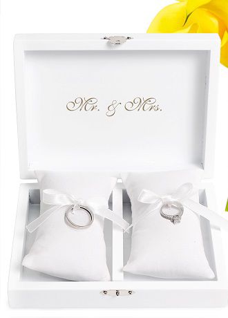 Wedding ring pillow canada