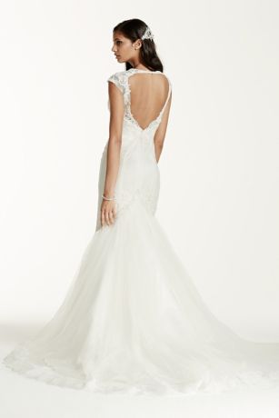 deep plunge neckline