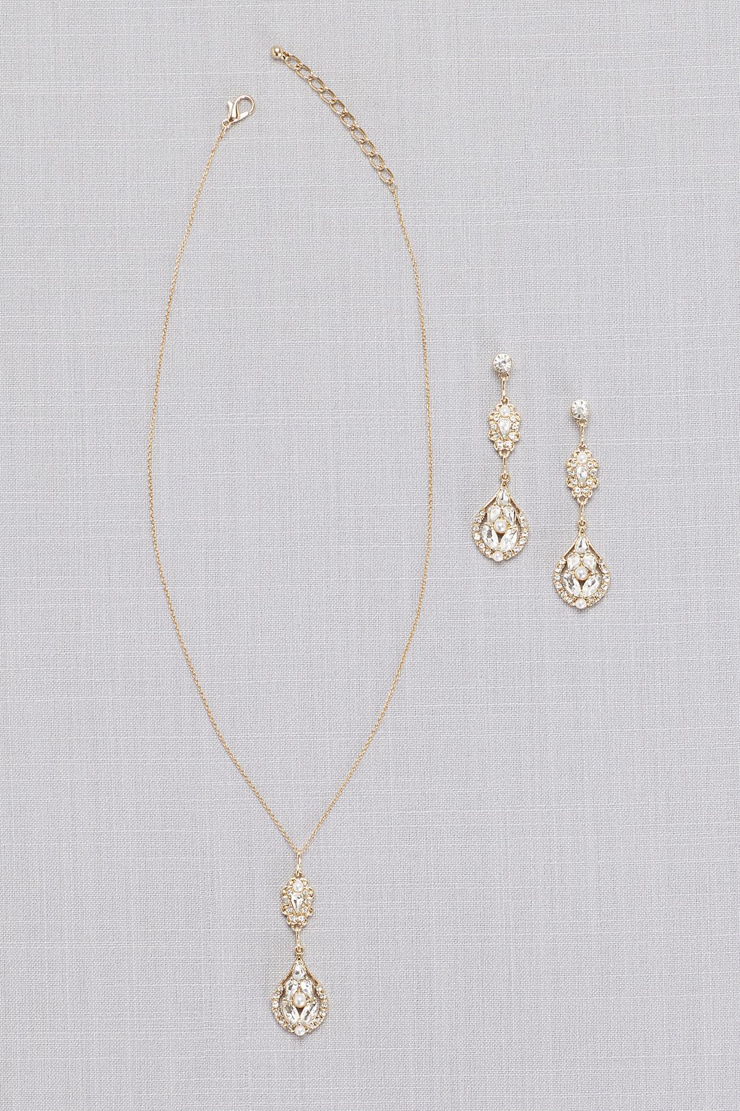 Vintage-Inspired Crystal Cluster Necklace Image 4
