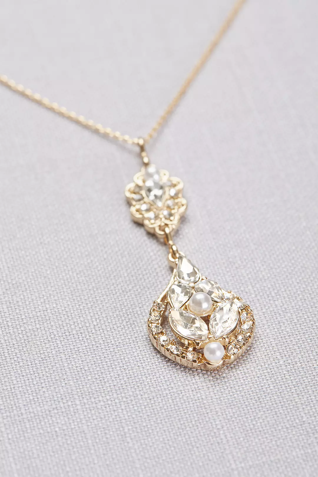 Vintage-Inspired Crystal Cluster Necklace Image 2