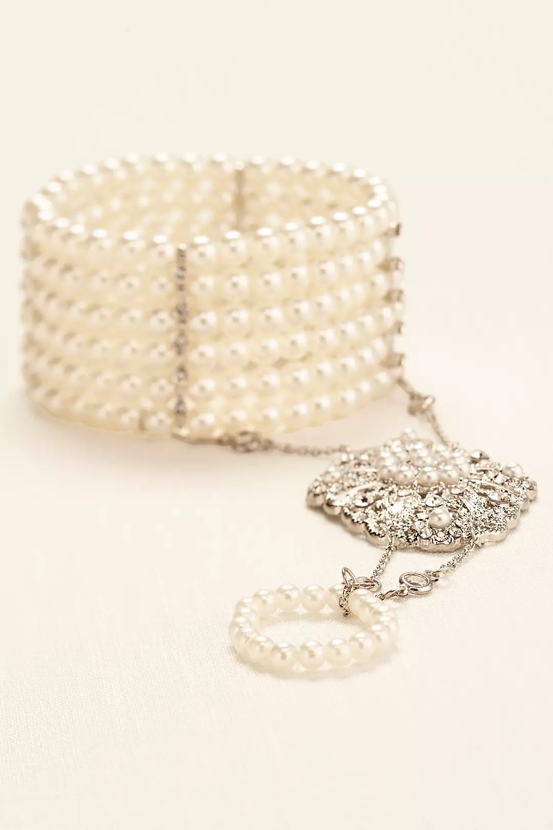 Pearl Hand Jewelry Image 3