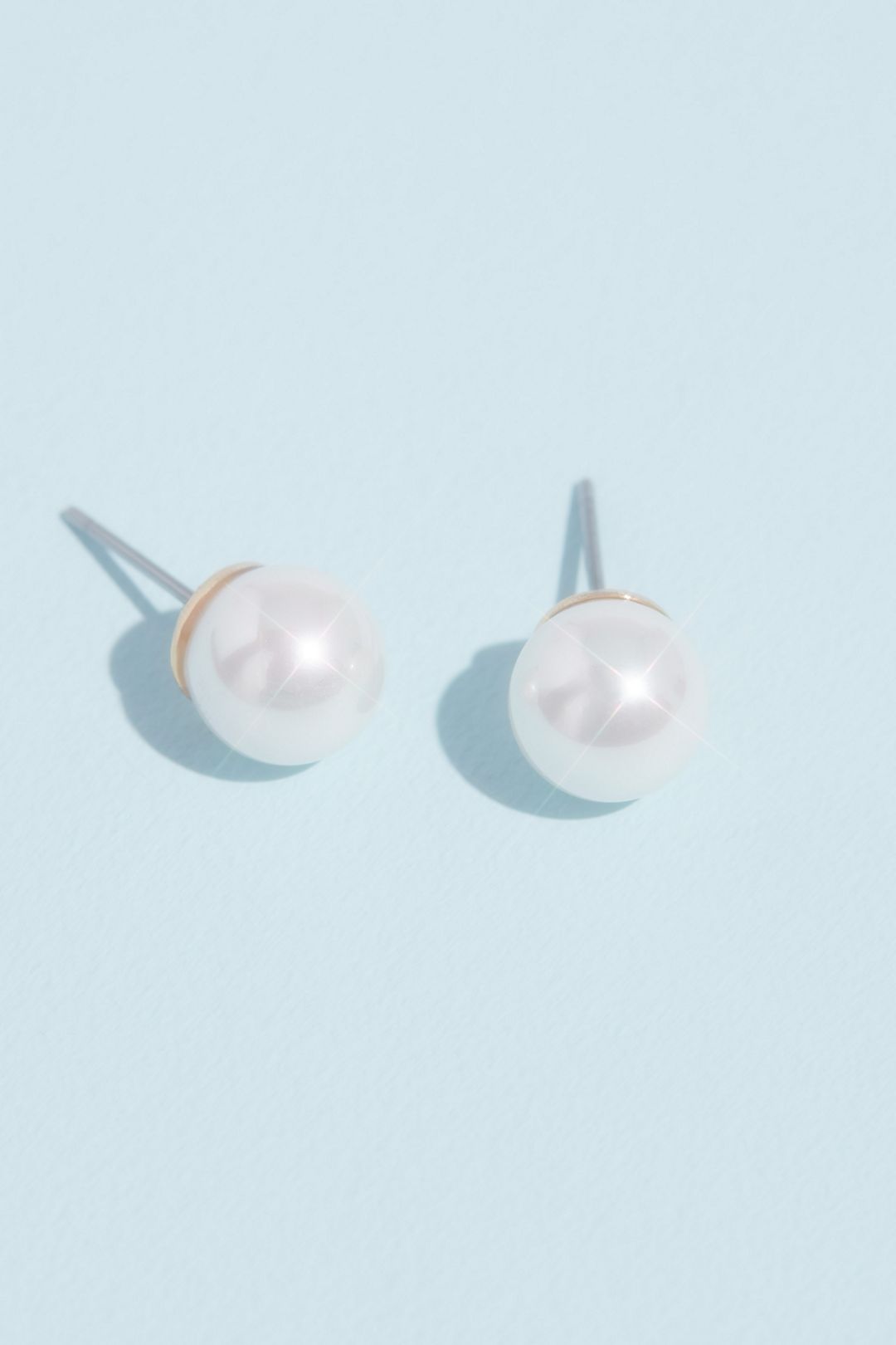 Round Pearl Stud Earrings Image 1