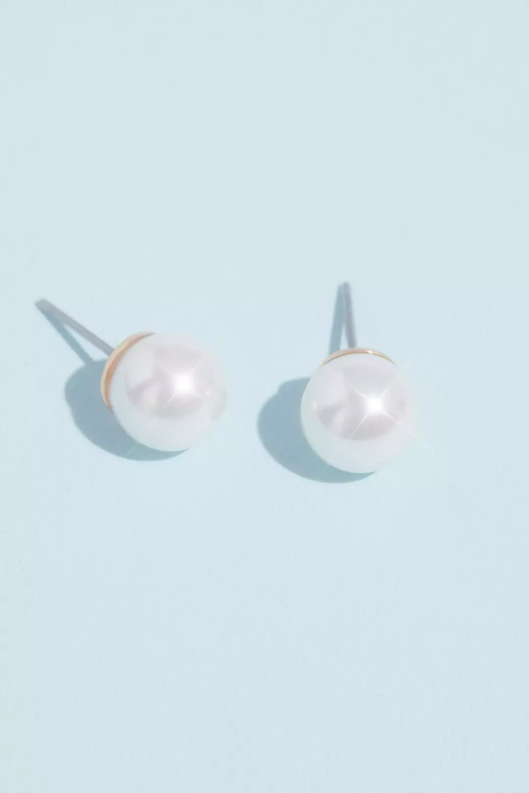Round Pearl Stud Earrings Image