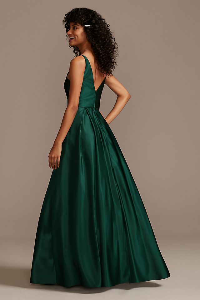Plunging-V Gown with Crystal Embellished Pockets Image 6