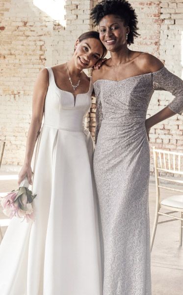 bride posing with her mother