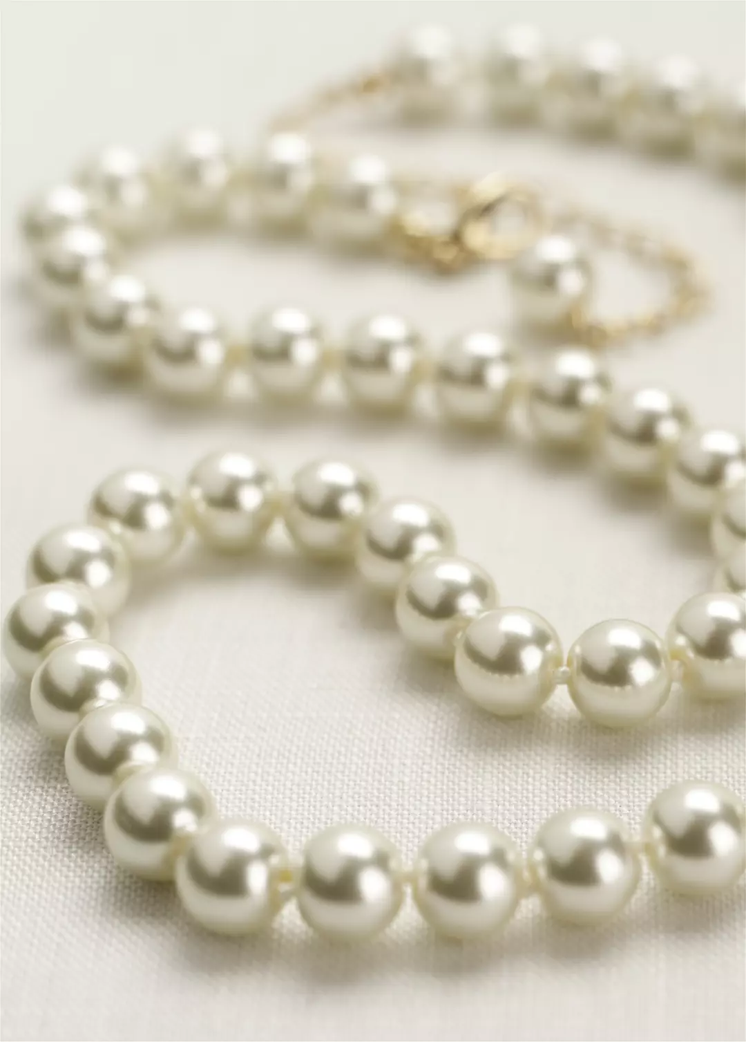 Short Pearl Necklace Image