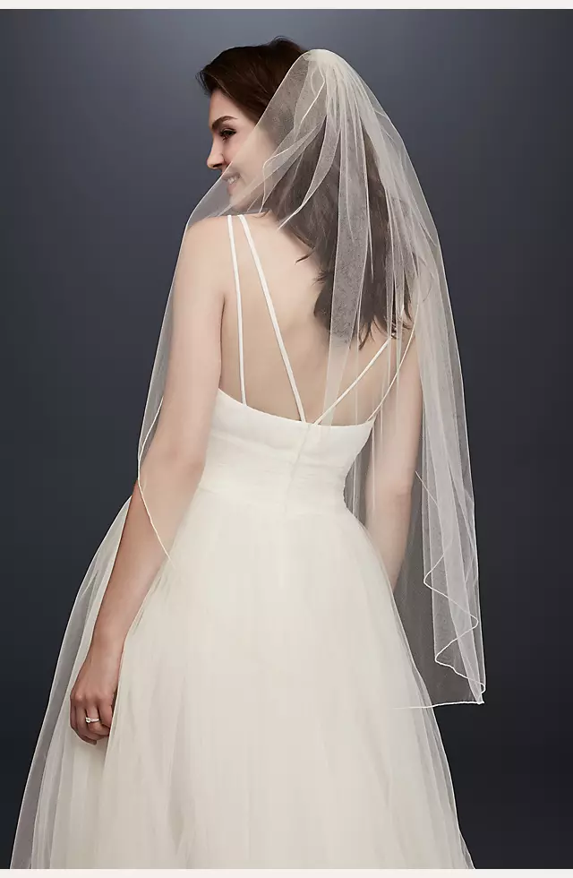 One Tier Tulle Fingertip Veil with Pencil Edge Image 2