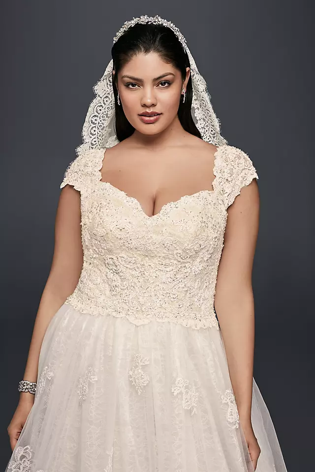 Cap Sleeve Lace Plus Size Ball Gown Wedding Dress Image 3