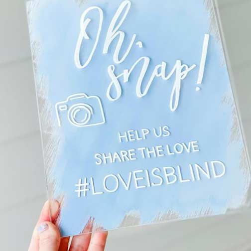 hand holding a blue image share sign