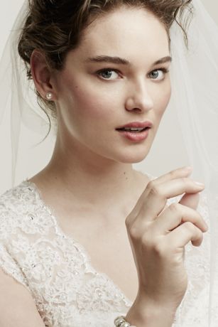 Design Elements of Lace Wedding Dresses with Sleeves