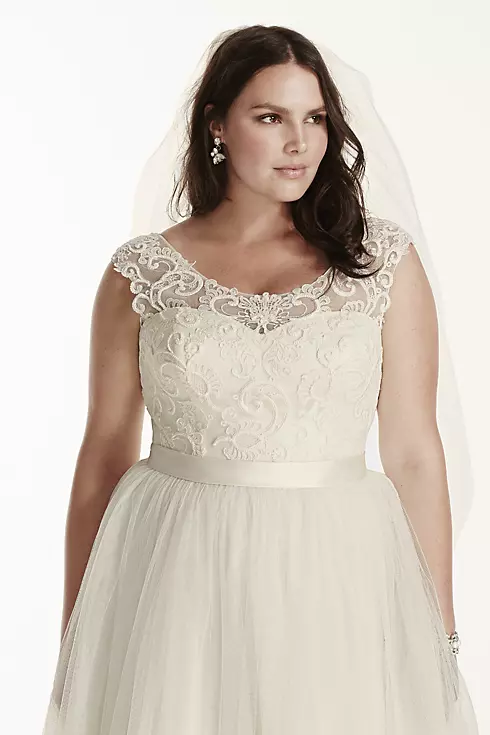 As-Is Tulle Plus Size Cap Sleeve Wedding Dress Image 3