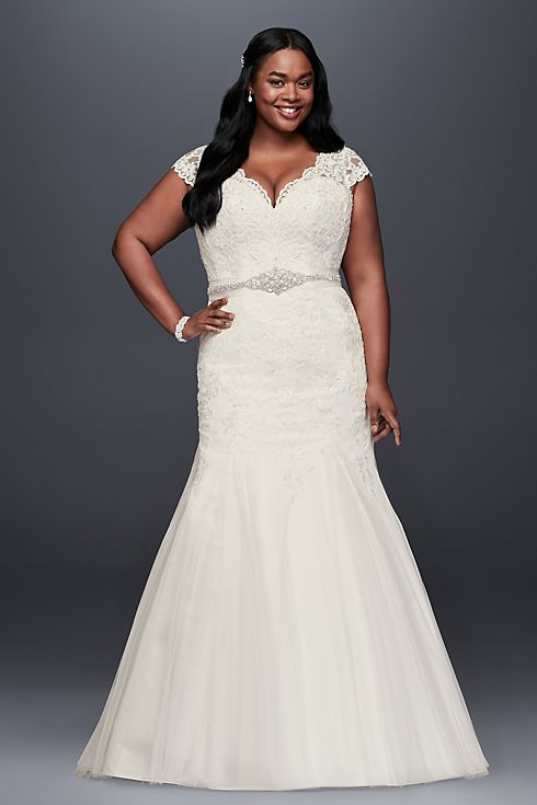 Scalloped Lace Trumpet Plus Size Wedding Dress  Image 4
