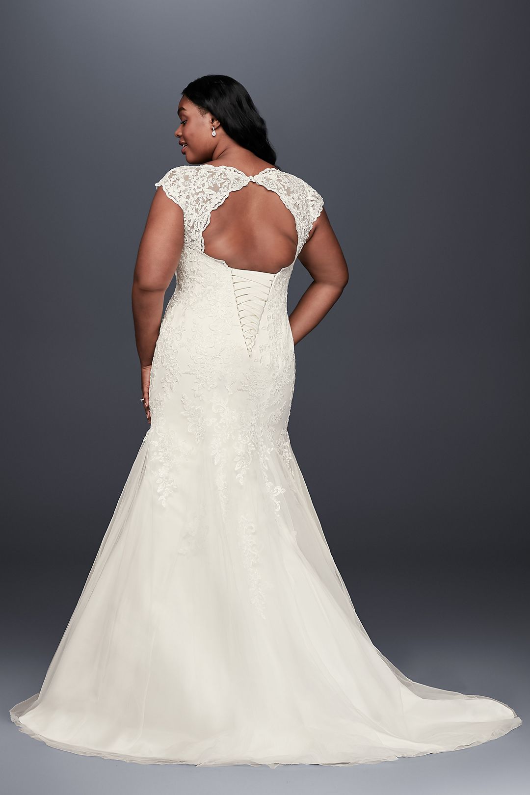 Scalloped Lace Trumpet Plus Size Wedding Dress  Image 4