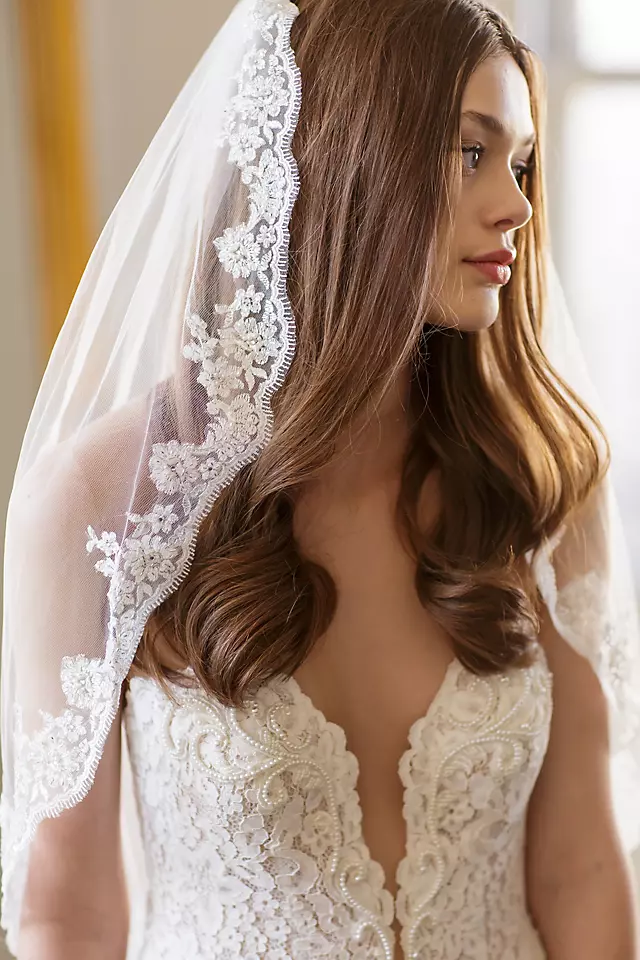 Scalloped Alencon Lace-Trimmed Veil with Comb Image 3