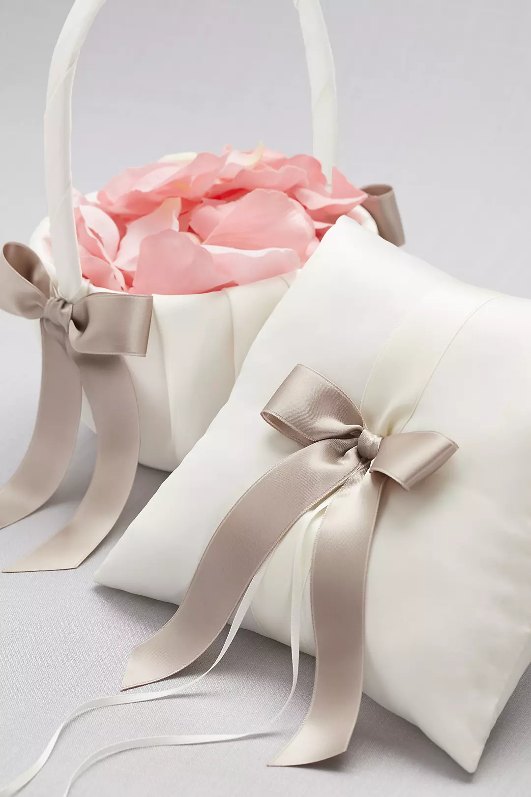 DB Exclusive Single Ribbon Pillow and Basket Image 3