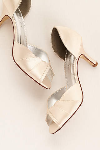 Dyeable Shoes For Weddings Bridal Parties David S David S Bridal Ivory Pumps Satin Dyeable P Toe Heel With Scalloped Edge