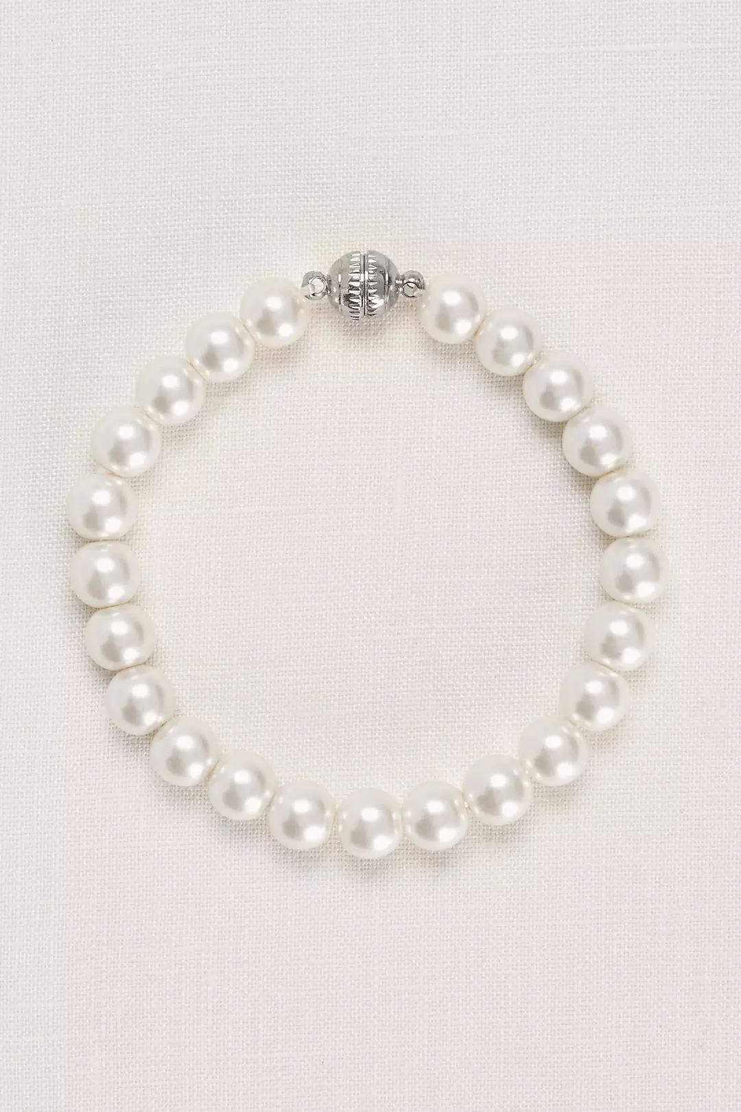 Pearl Bracelet with Magnetic Closure Image