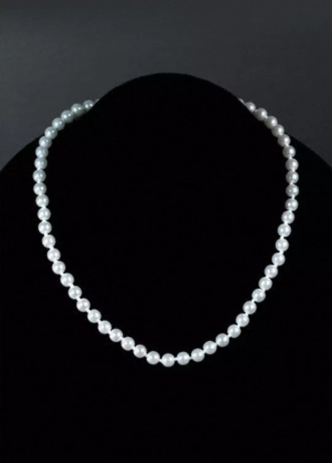 Classic Pearl Hand-Knotted Necklace Image