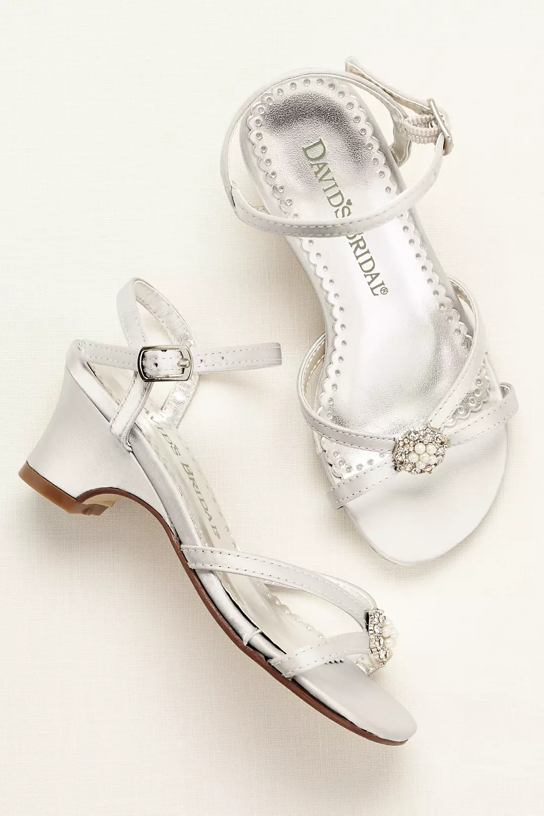 Dyeable Flower Girl Sandals with Pearl Ornament Image