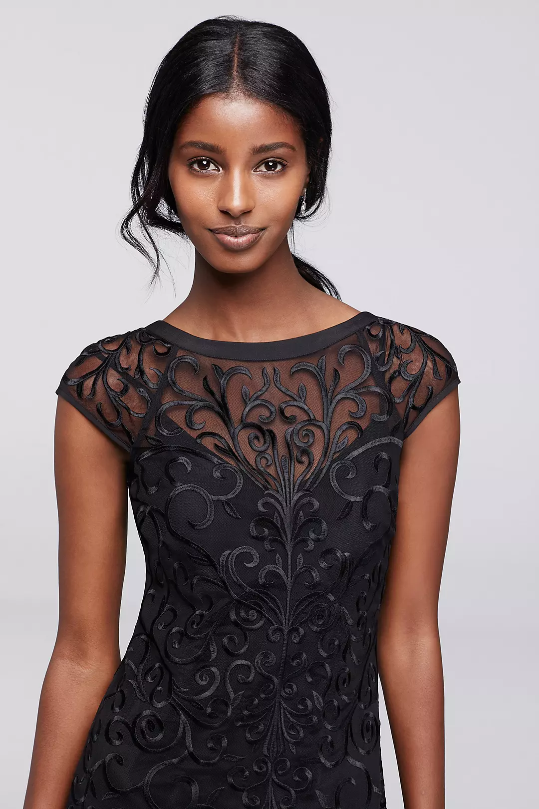 Lace Party Dress with Ruffled Hem and Cap Sleeves Image 3