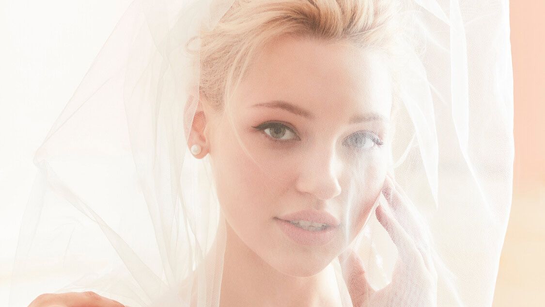 bride wearing a veil and pearl earrings