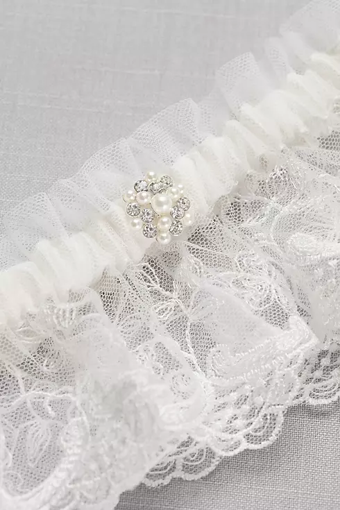 Scalloped Lace Garter with Pearl Detail Image 2