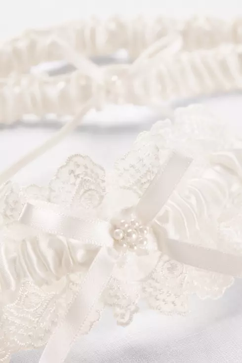 Ruffled Lace and Pearl Garter Set with Ribbon Bows Image 2