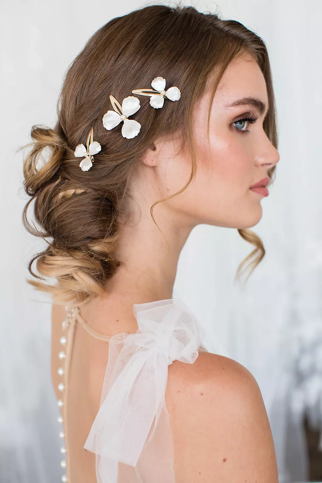 Whitewashed Petal Hair Clip Set with Pearl Accents Image