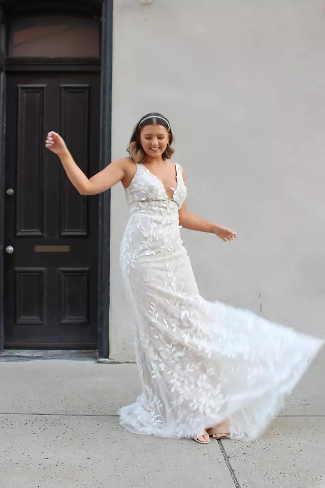 As Is 3D Leaves Applique Lace V-Neck Wedding Dress Image 5