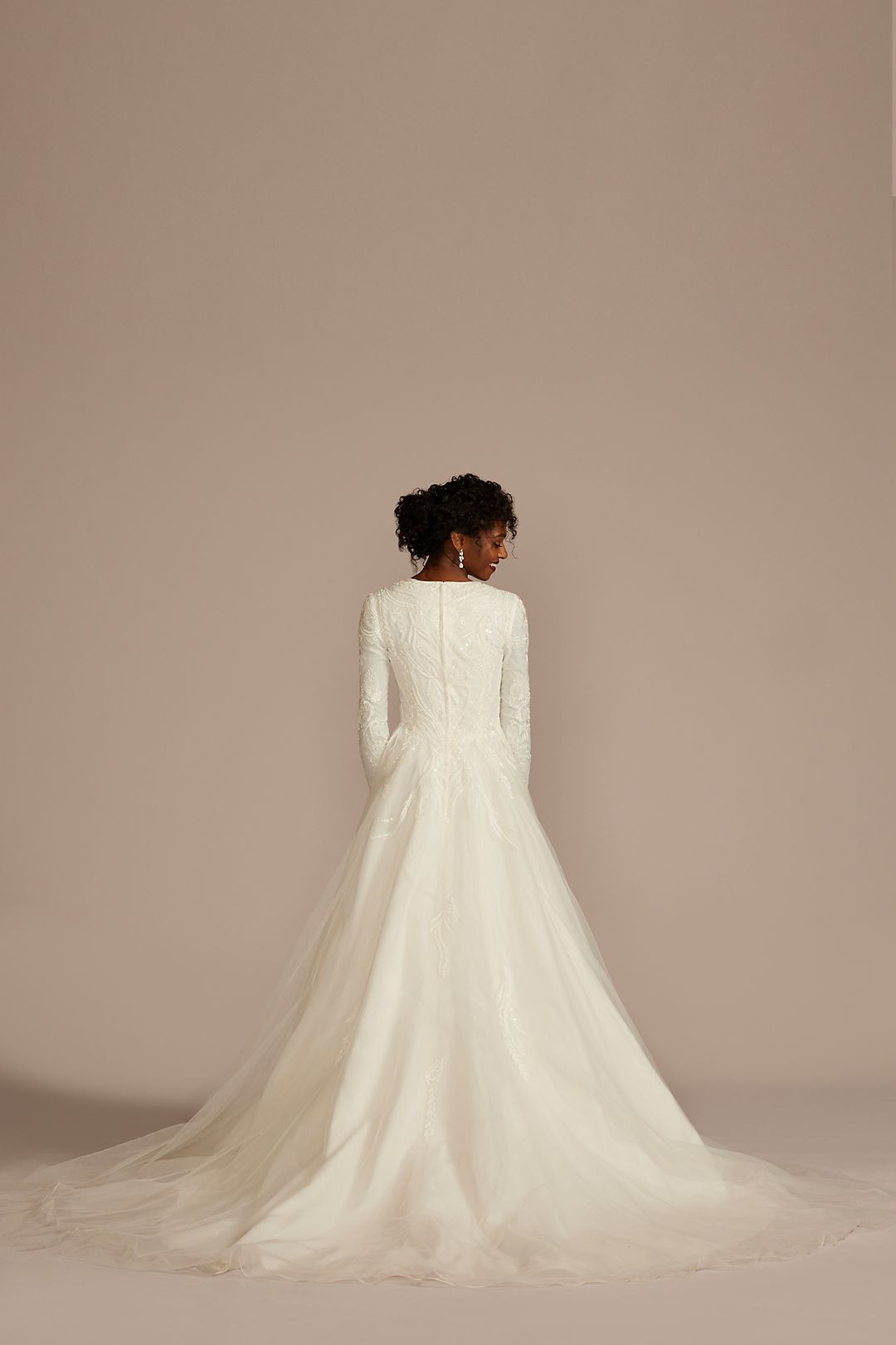 Lace Applique Tulle A-Line Modest Wedding Dress Image 4