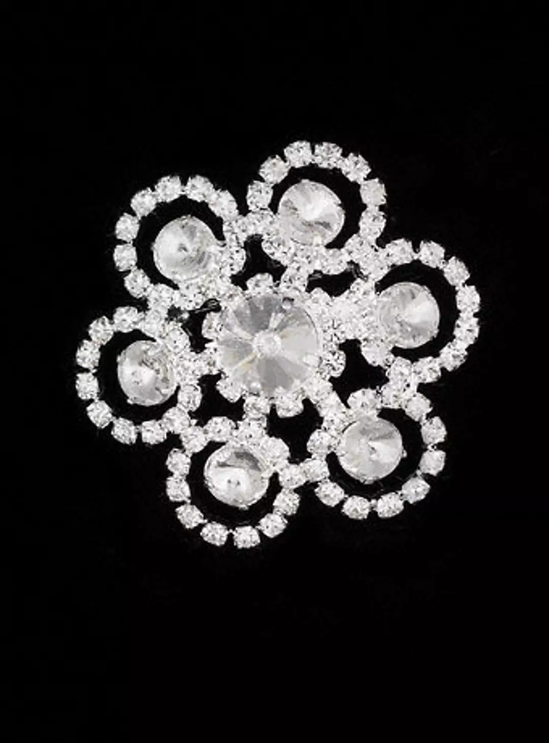 Crystal flower brooch Image