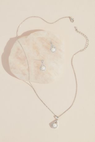 Picture of Haloed Faux Pearl Necklace and Earring Set
