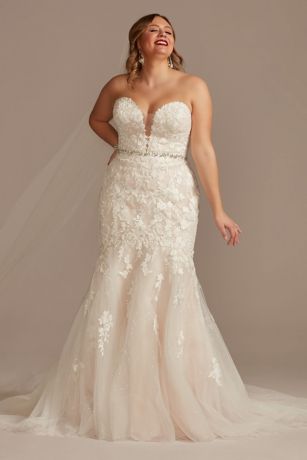 Picture of Lace Applique Mermaid Strapless Wedding Dress