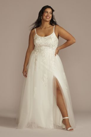 Picture of Scoop Back Lace Applique Tulle Wedding Dress