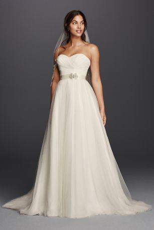 sweetheart neckline short wedding dress