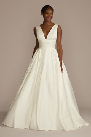 David's Bridal Collection Cummerbund Satin Ball Gown Wedding Dress in White Size: 6 David's Bridal