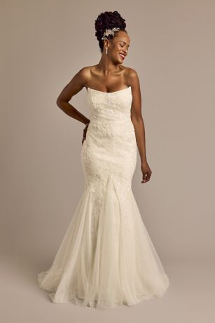 Galina Signature Cat-Eye Neckline Strapless Mermaid Wedding Dress in Ivory Size: 8P David's Bridal