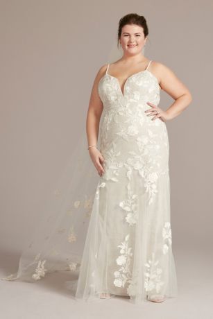 Picture of Lace Applique Tulle V-Neck Mermaid Wedding Gown