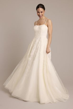 Picture of Spaghetti Strap Lace Applique Tulle Ball Gown