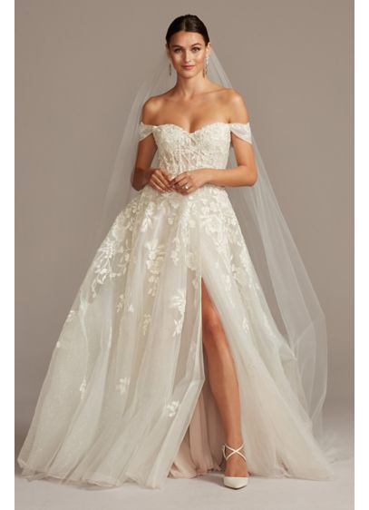 Featured image of post Tulle Wedding Dress With Flowers / These shabby tulle wedding dresses discounted are intended for that shocking, chic, immortal polish you&#039;ve generally wanted on your enormous day.