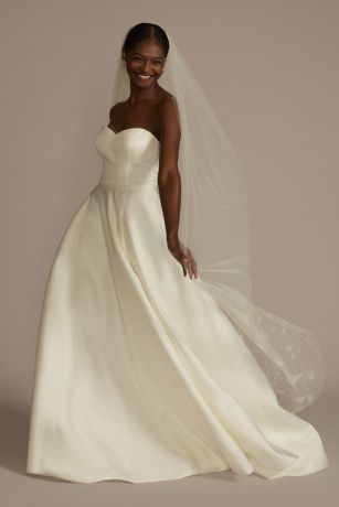 Picture of Pearl and Flower Embellished Chapel Veil