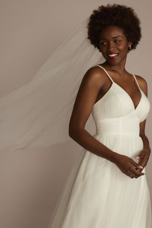 Picture of Tulle Mid-Length Veil with Rhinestone Comb