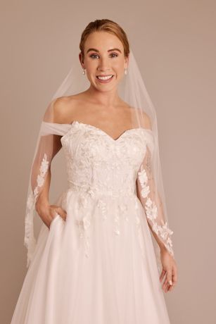 Picture of Floral Applique Trim Mid-Length Veil