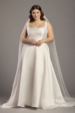 Picture of Lace-Trimmed Black Tulle Mid-Length Veil