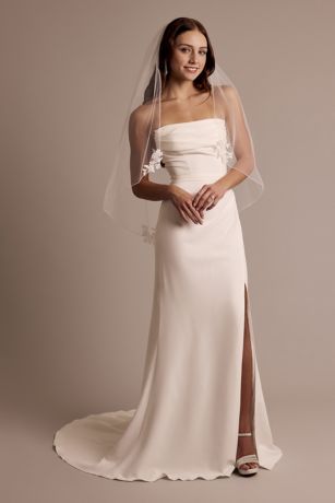 Picture of Pencil Edge Mid-Length Veil with Lace Appliques