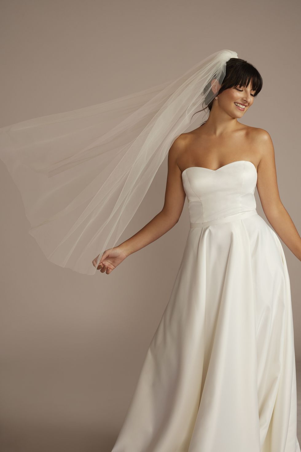 https://img.davidsbridal.com/is/image/DavidsBridalInc/Set-V665-11610777-Ivory?wid=980