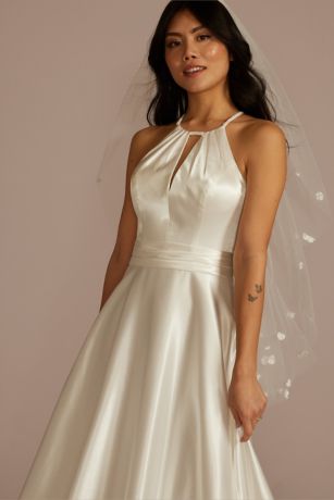 Picture of Flower and Pearl Embellished Mid-Length Veil