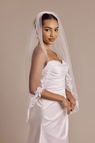 Picture of Mid-Length Veil with Floral Lace Trim