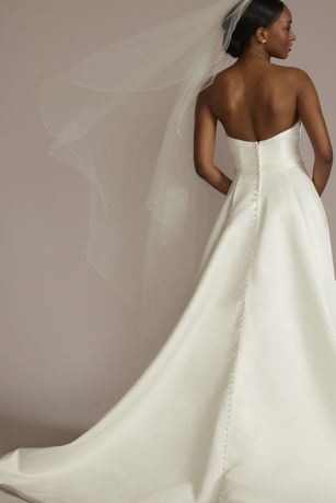 Picture of Beaded Edge Mid-Length Veil