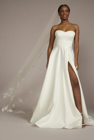 Picture of Lace Applique Cathedral Veil